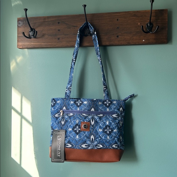 Stone & Co. Handbags - 🔥🆕🔥Stone Mountain Quilted Floral handbag/lunchbag